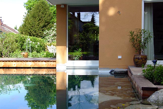 Hausgarten mit Tauchbecken